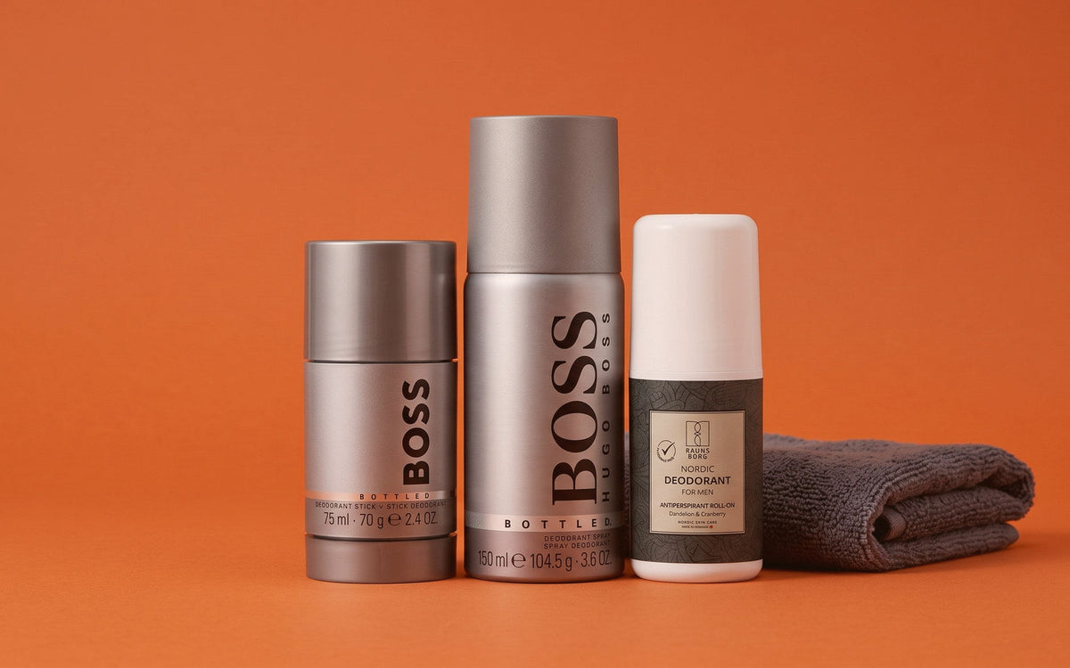 Hugo Boss Boss Bottled Deodorant Stick, Hugo Boss Boss Bottled Deodorant Spray og Raunsborg Nordic Deodorant For Men Antiperspirant Roll-on, parfumefri på orange baggrund